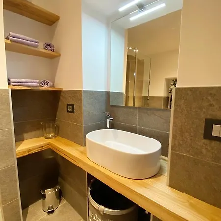 Independent Stone House With View *