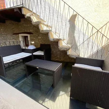 Feriehus Independent Stone House With View