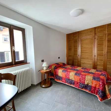 Independent Stone House With View Feriehus