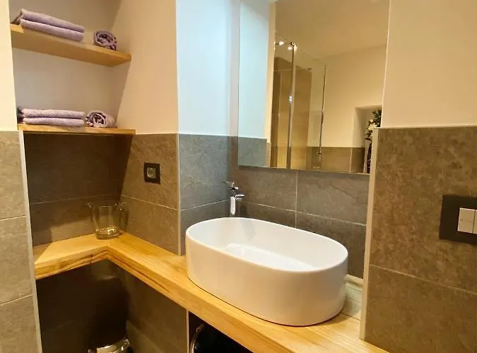 Independent Stone House With View *