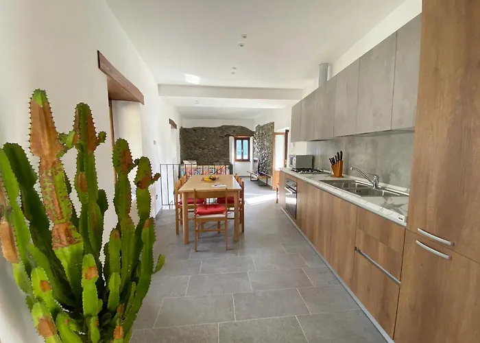 Independent Stone House With View *