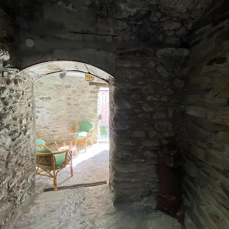 Сasa de vacaciones Independent Stone House With View Musso