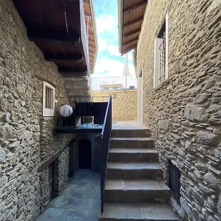 Dom wakacyjny Independent Stone House With View