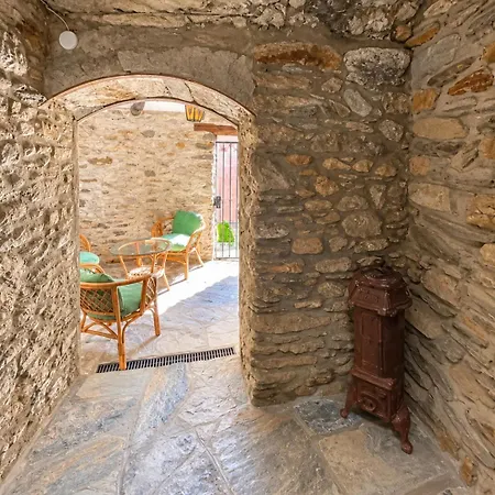 Сasa de vacaciones Independent Stone House With View *