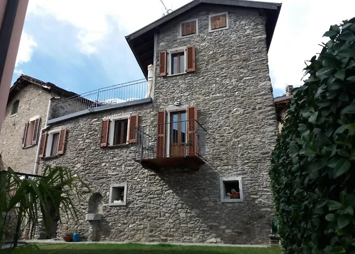 Semesterbostad Independent Stone House With View