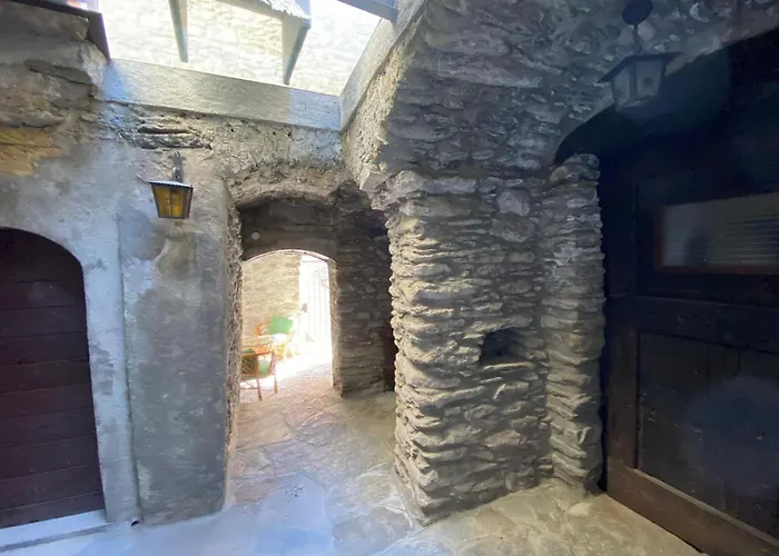 Independent Stone House With View *