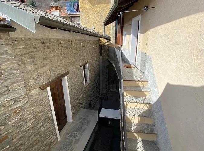 Independent Stone House With View Semesterbostad