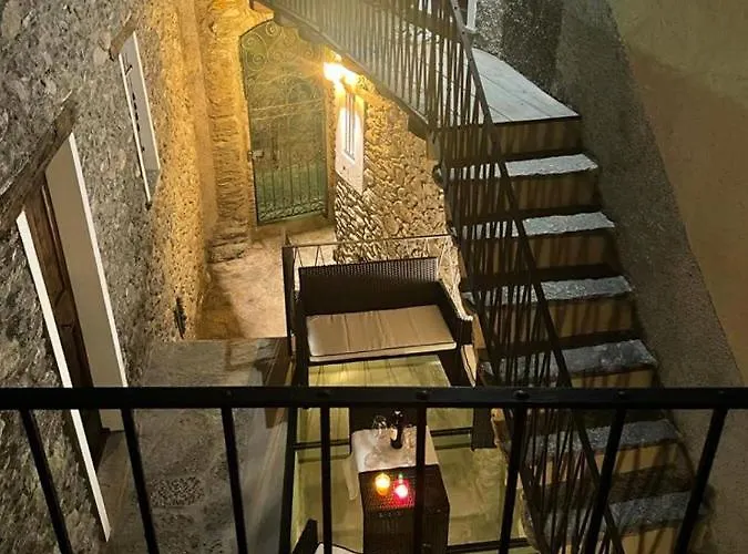 Independent Stone House With View بيت للعطل *