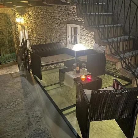 Dom wakacyjny Independent Stone House With View