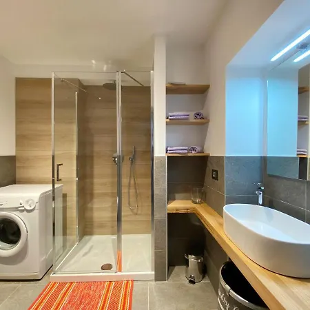 Dom wakacyjny Independent Stone House With View