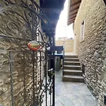 Semesterbostad Independent Stone House With View *