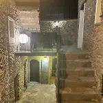 Dom wakacyjny Independent Stone House With View